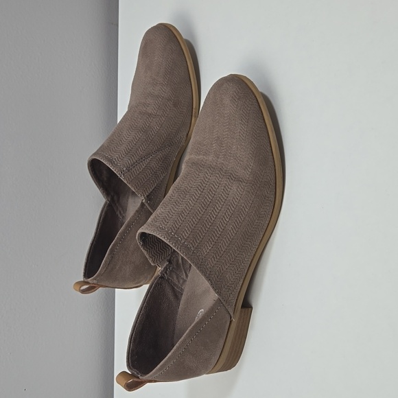 Dr. Scholl's Ruler Slip-on Taupe Loafer - Picture 4 of 8